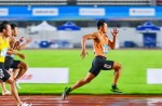 10秒05！“飛人”謝震業(yè)雨中奪冠！在同欣跑道上跑平賽季最佳成績！